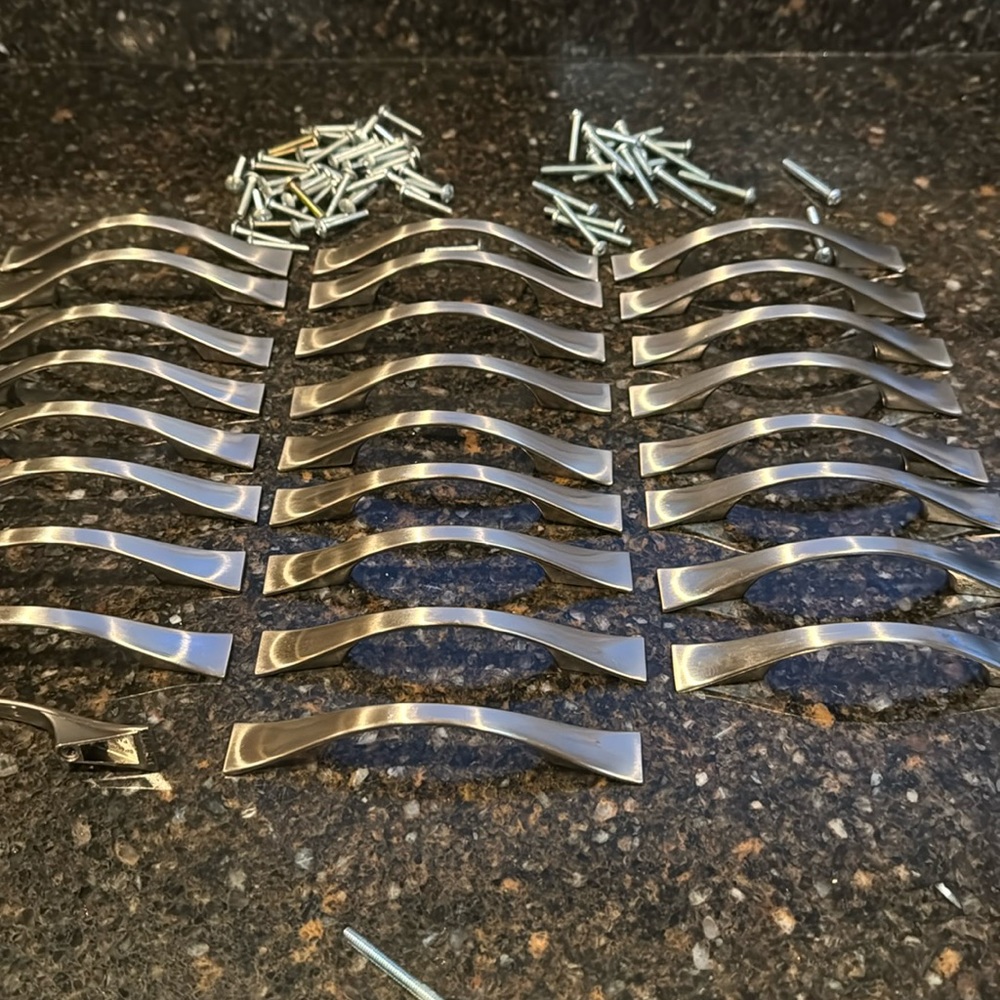 34 Kitchen Cabinet handles/pulls with screws